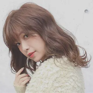 ミディアム 山野 稚奈のヘアスタイル