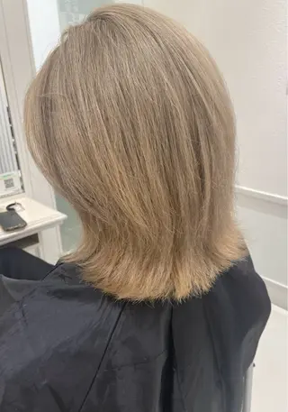 セミロング カラー 谷口 晴南のヘアスタイル