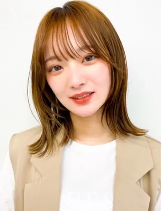 ミディアム 茂木 胡春のヘアスタイル