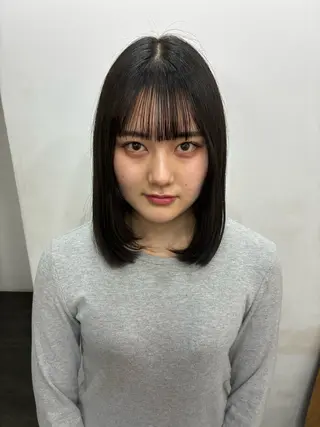 ミディアム 佐藤 芽衣のヘアスタイル