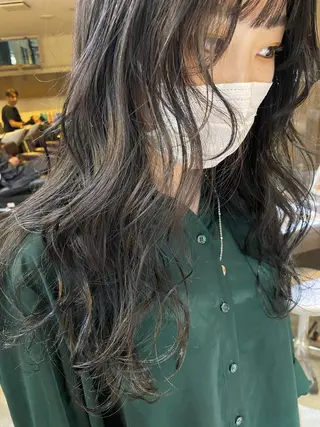 ロング カラー パーマ ヘアアレンジ メンズ キッズ ネイル mana 暖色カラーカットのヘアスタイル