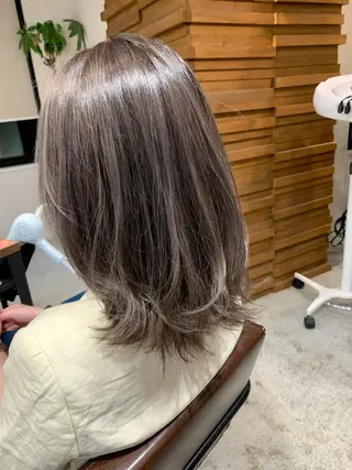 ミディアム ウルフカット/ ハッシュカット/山路のヘアスタイル