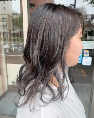 ミディアム カラー イワタ マハ/ minim hairのヘアスタイル