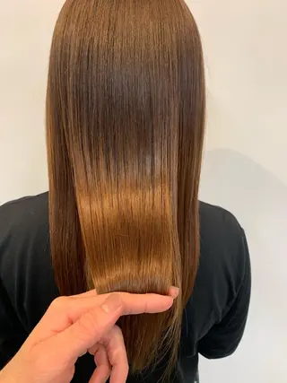 ミディアム カラー トップ スタイリストのヘアスタイル