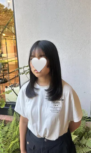 セミロング 村松 麻菜のヘアスタイル