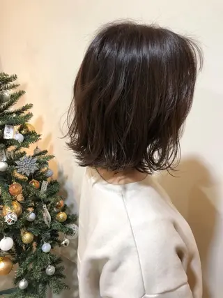 ショート カラー MIOベージュカラー 柔らかいカラーのヘアスタイル