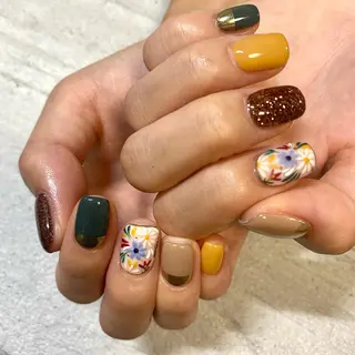 ショート カラー ヘアアレンジ メンズ キッズ ネイル マツエク・マツパ アイブロウ 今福鶴見ネイル 8(エイト)のネイルデザイン