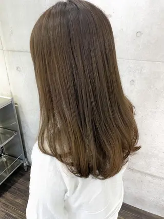 セミロング 秋月 亜耶のヘアスタイル