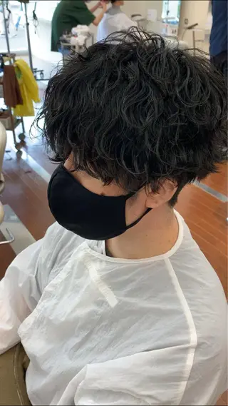 ショート パーマ メンズ 波巻きスパイラル 河原崎　基のヘアスタイル