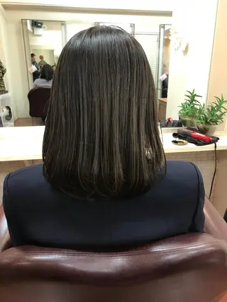 セミロング カラー ヨシダ トオルのヘアスタイル