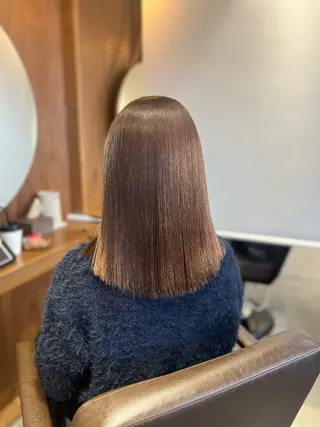 ミディアム 塩川ももこ/ 自然な縮毛矯正のヘアスタイル