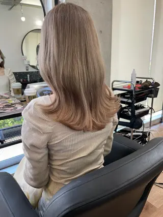 ミディアム カラー レイヤーカット、 大人可愛い　中村美羅のヘアスタイル