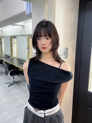 ミディアム Airi 韓国y2k ハイレイヤーのヘアスタイル