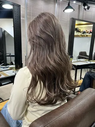ロング カラー ミルクティーベージュ ブリーチ 店長 清水のヘアスタイル