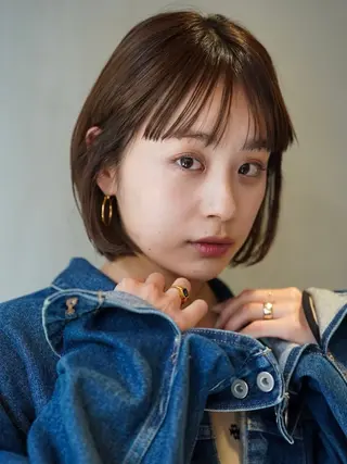 ショート 切りっぱなしボブ/ 艶カラー/綾莉のヘアスタイル