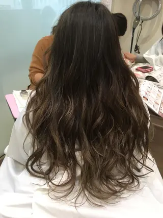 ロング カラー ヘアアレンジ 白髪ぼかしハイライト 茗荷谷駅徒歩2分のヘアスタイル
