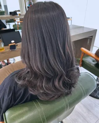 セミロング 尾崎 虹美のヘアスタイル