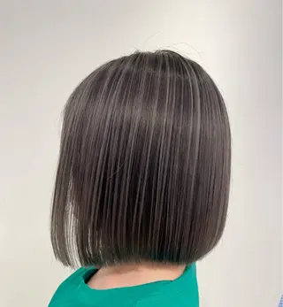 ショート カラー ブリーチ👩🦳/ ✂︎MANAMIのヘアスタイル