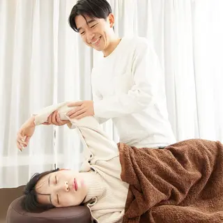 小顔・たるみ専門 DAZZLEのエステ・リラクイメージ
