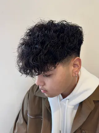 ショート パーマ メンズ 三浦 流星のヘアスタイル