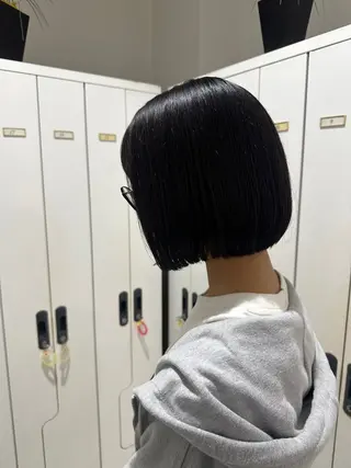 ミディアム レイヤー 艶々カラーのヘアスタイル