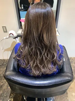 ロング カラー UMEDA FIGAROのヘアスタイル