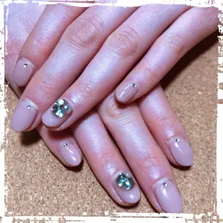 ネイル ECLAT エクラ所属・寺山 千鶴のネイルデザイン