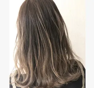 ミディアム カラー AIR HEALのヘアスタイル
