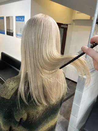 ミディアム カラー 🌈艶ハイトーン🌈 心を込めます🤝涼介のヘアスタイル