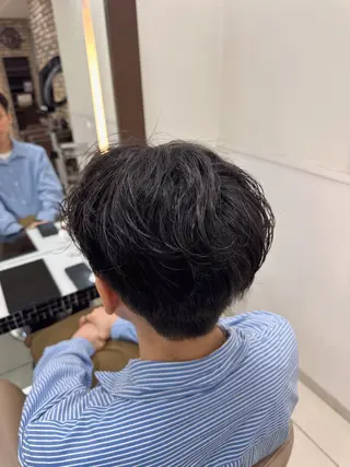 パーマ メンズ メンズ特化シャドウパ ーマラウンドマッシュのヘアスタイル