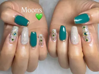 ネイル Moons nail 💅✨のネイルデザイン