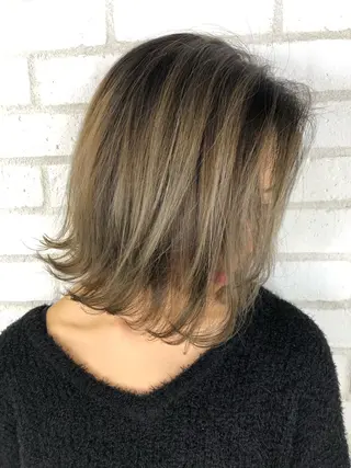 ミディアム カラー 小島 侑衣のヘアスタイル
