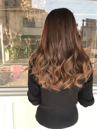 ロング カラー ヘアアレンジ Mariana/ 鶴原-ハイライトのヘアスタイル