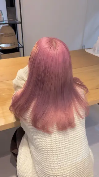 カラー ニトウ レイナのヘアスタイル