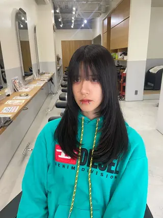 セミロング 小久保 里紗のヘアスタイル
