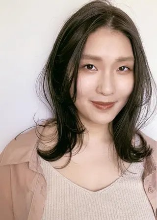 セミロング シンマ チヒロのヘアスタイル