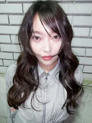 ロング カラー ヘアアレンジ yiye shioriのヘアスタイル