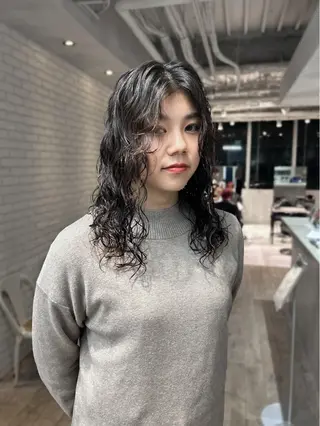 セミロング パーマ Hinata🛸 ハイトーン美容師のヘアスタイル