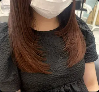 セミロング コテ巻きパーマ💙 シノヤユイのヘアスタイル