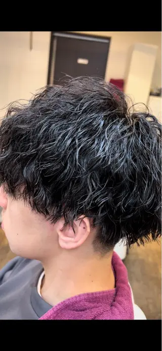 ショート パーマ メンズ 二本木 秀成のヘアスタイル