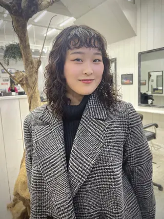 セミロング パーマ Ann./艶髪 /レイヤーカットのヘアスタイル