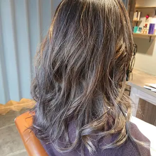 ロング カラー alushe 岡 陽子のヘアスタイル