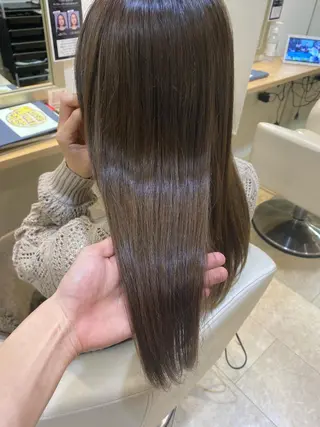 セミロング カラー パーマ ヘアアレンジ メンズ キッズ ネイル マツエク・マツパ 韓国🇰🇷レイヤー カットオリーブカラーのヘアスタイル