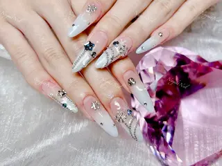 ネイル 🦋 Queenieのネイルデザイン