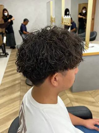 ミディアム パーマ メンズ 🏅メンズ特化 ヤマクラ タイキのヘアスタイル