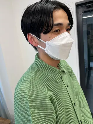 ショート メンズ 💓パーマ，💗 レイヤーカットのヘアスタイル