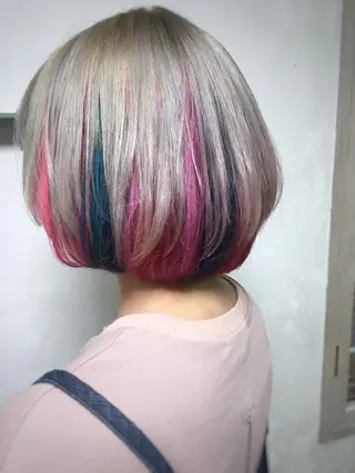 ショート カラー パーマ ヘアアレンジ 推し活専用 【派手髪】飯野ゆかりのヘアスタイル