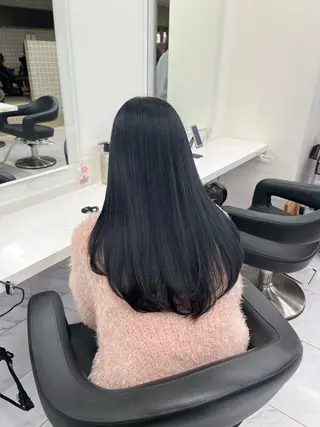 ロング 寒色/ベージュヘア ブリーチありMiOのヘアスタイル