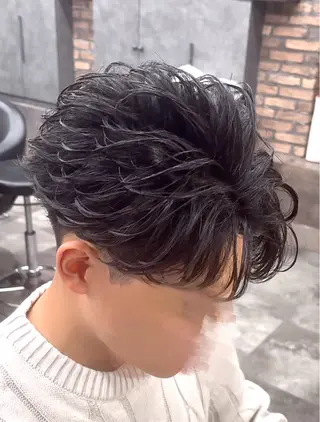 パーマ メンズ センターパート/フェ ザー🔥SHUYAのヘアスタイル