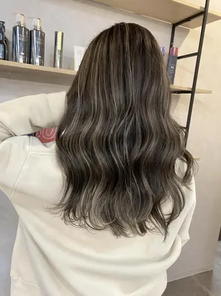 セミロング パーマ カラー ヘアアレンジ ハイトーン カラーのヘアスタイル